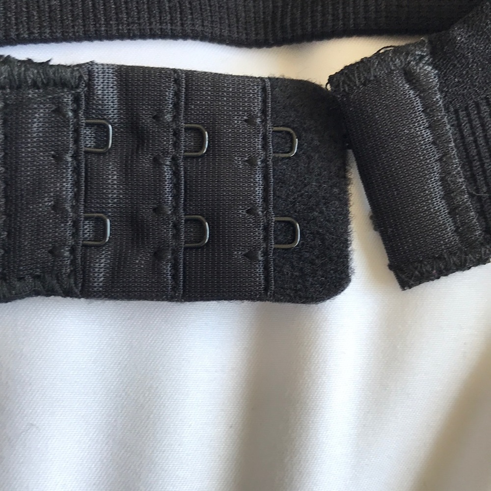 Black adjustable bralette w/ removable pads - Picture 4 of 4